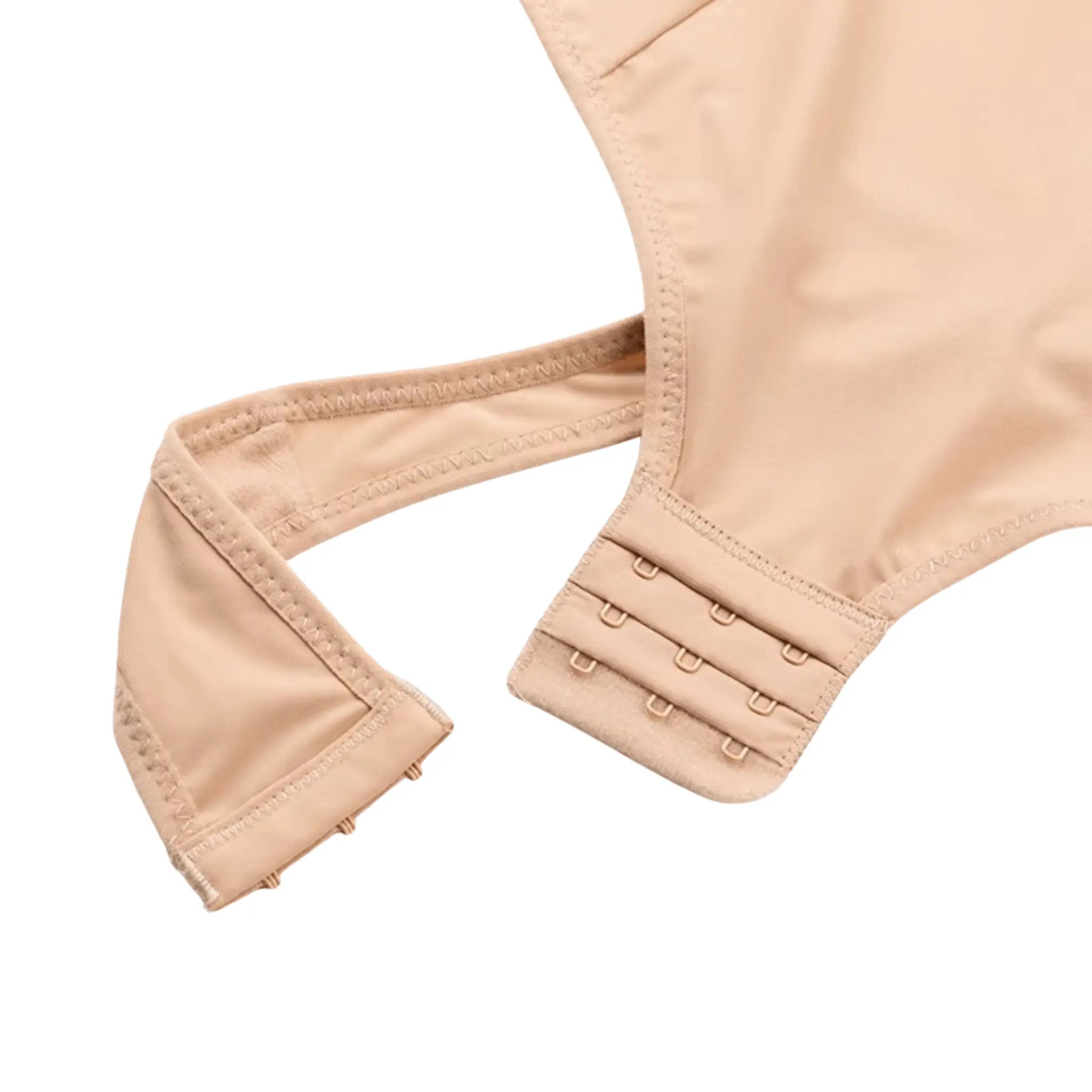 Fecho inferior do body tanga bege com colchetes