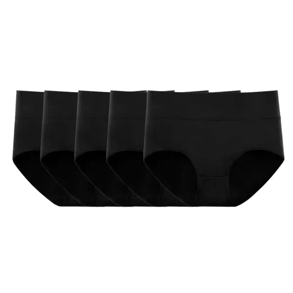 Cueca de algodão preta cintura média vista de frente sobre fundo branco.