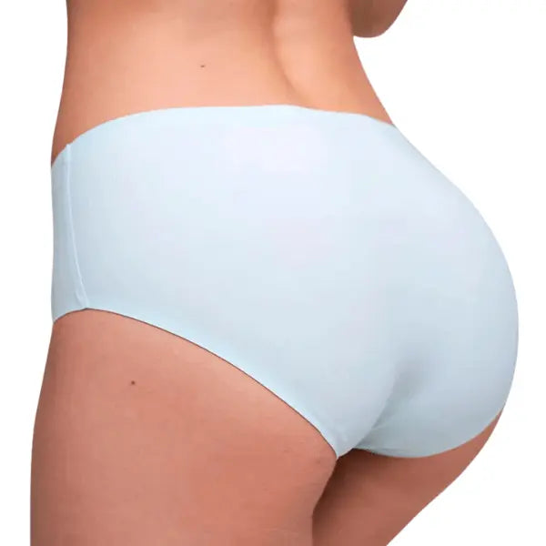 Vista posterior da cueca clássica sem costura azul-celeste, com corte que valoriza as curvas.