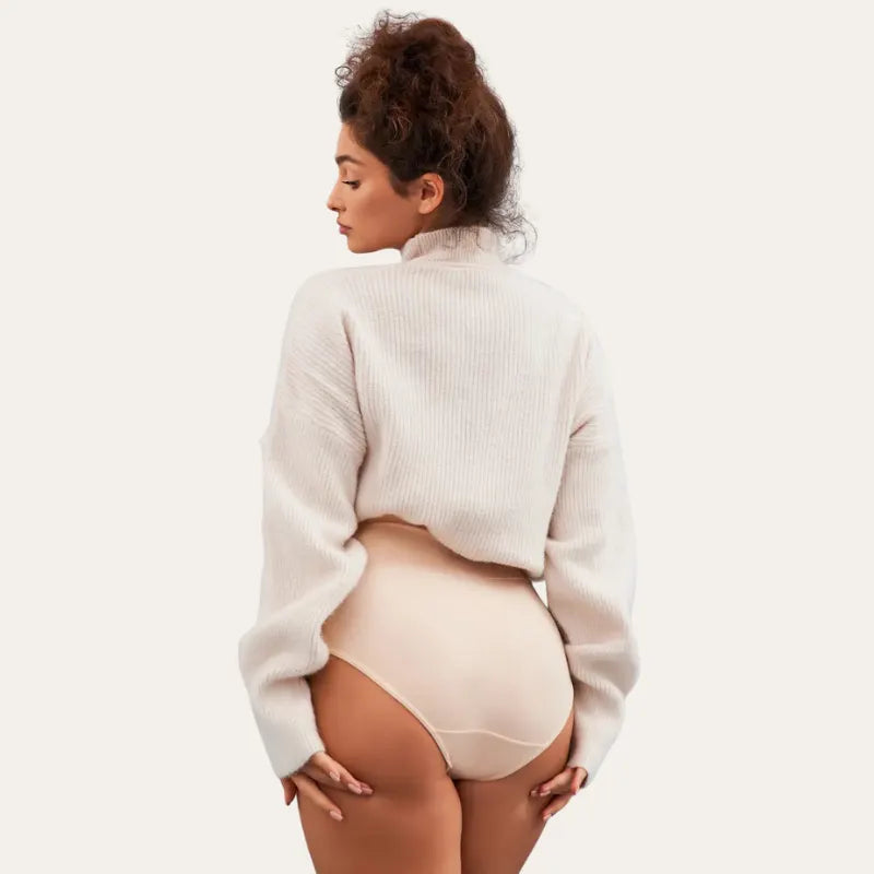 Vista traseira da cueca bege com cobertura média – Cuecas Pure Bege Le Liss