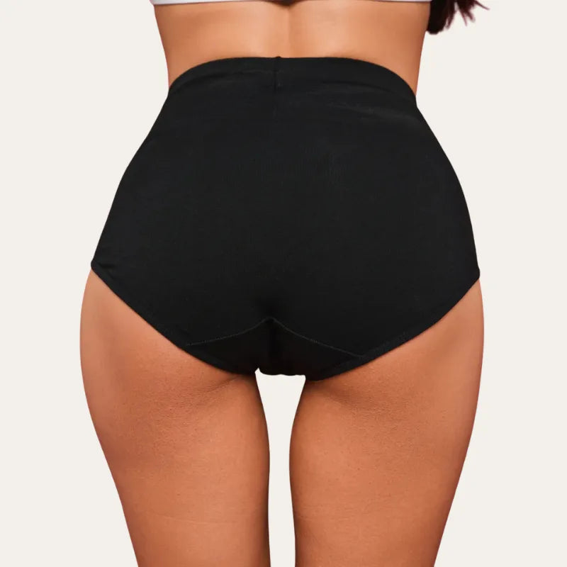 Parte posterior da cueca Pure preta com cobertura média.