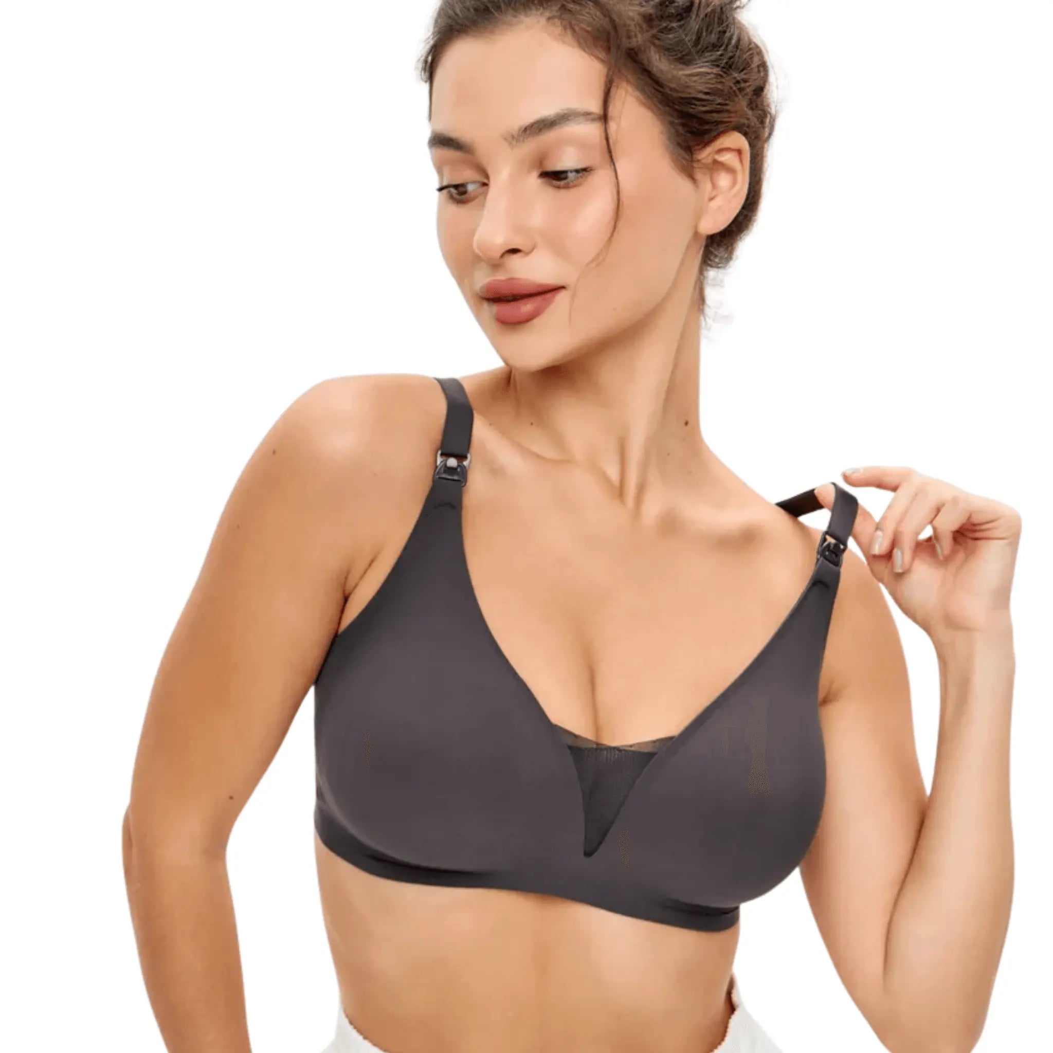 Modelo usando sutiã de amamentação preto sem aro.