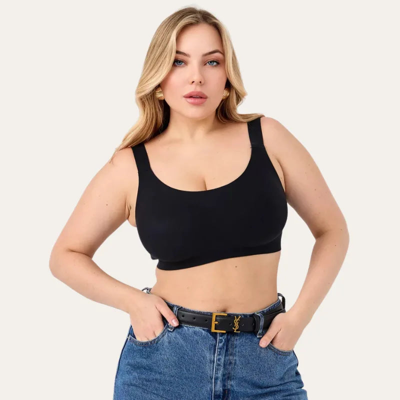 Modelo usando o Soutien Aura Preto Le Liss sem aro, vista frontal