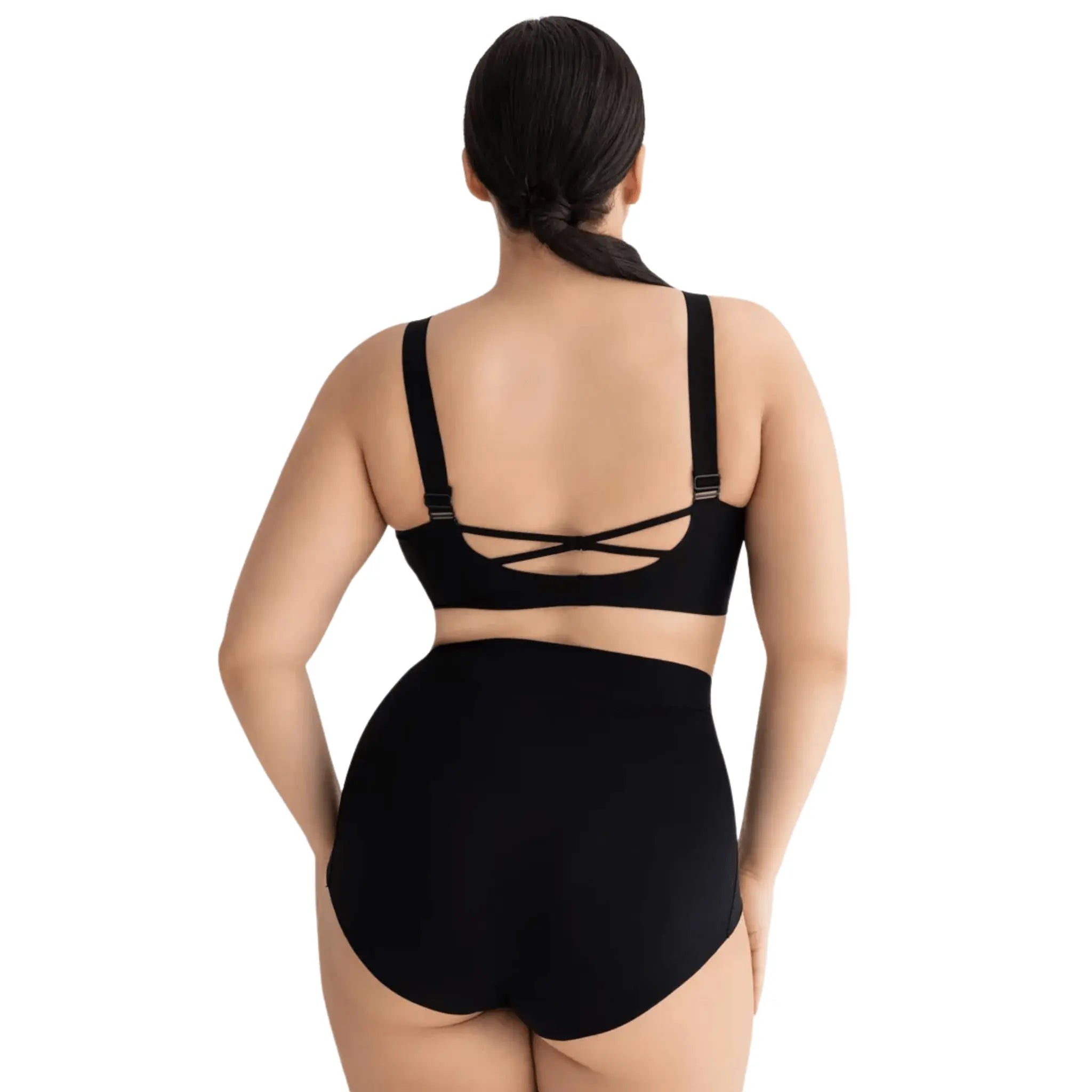 Soutien preto Comfort Sem Aro cruzado nas costas, com alças largas e detalhe de tiras finas cruzadas nas costas.