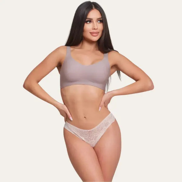 Soutien Grace Palum nude sem aros copa ampla alças largas vista frontal em modelo com conjunto nude