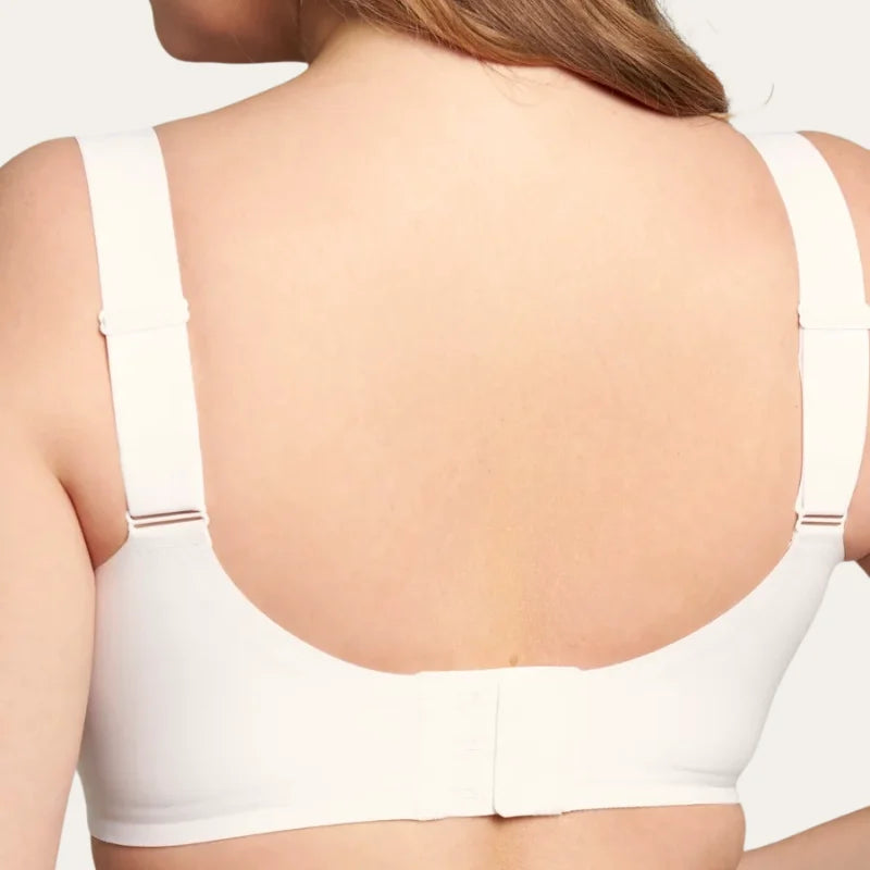 Soutien Nabel Le Liss branco sem aros vista traseira com alças largas e fecho regulável em modelo plus size