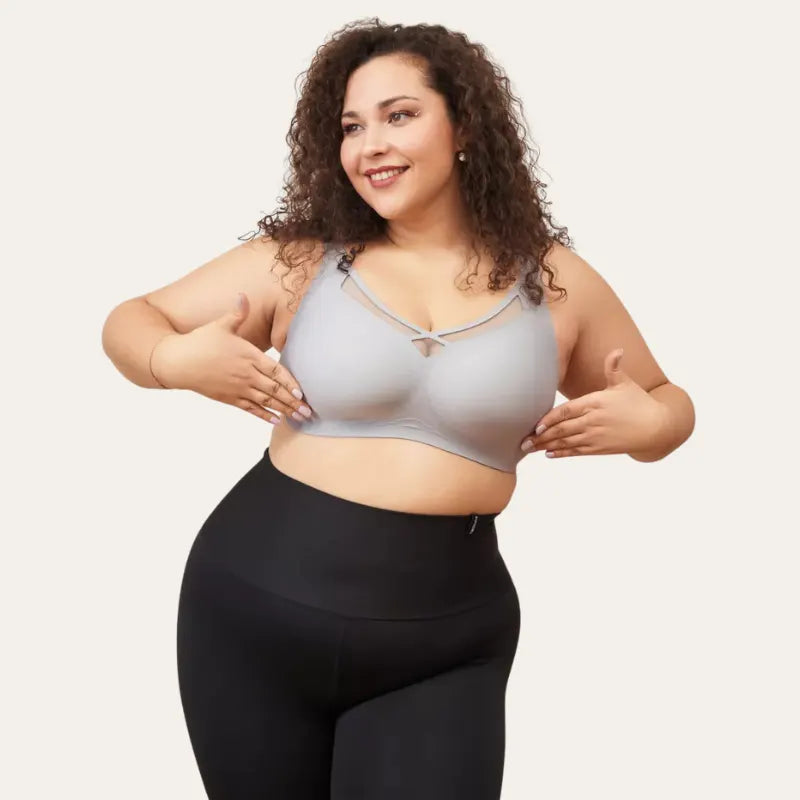 Modelo usando o Soutien Savia azul acinzentado Le Liss, demonstrando ajuste e sustentação.