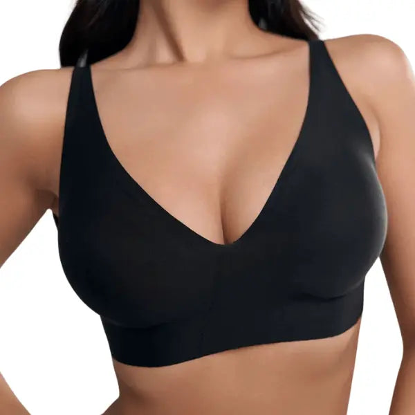 Close-up do soutien triangular preto sem aro com decote em V.