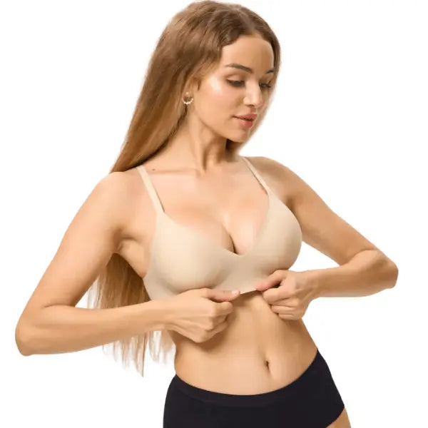Mulher ajusta o soutien triangular bege natural sem aro.