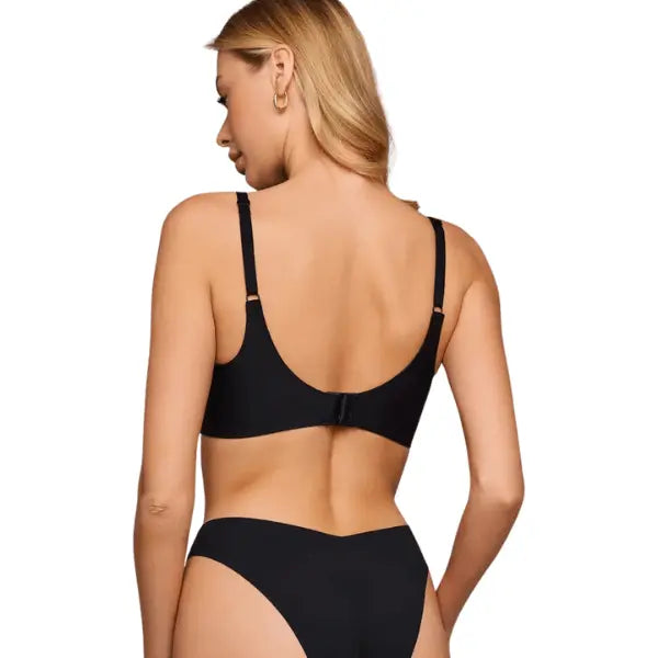 Costas do soutien triangular preto com fecho médio ajustável
