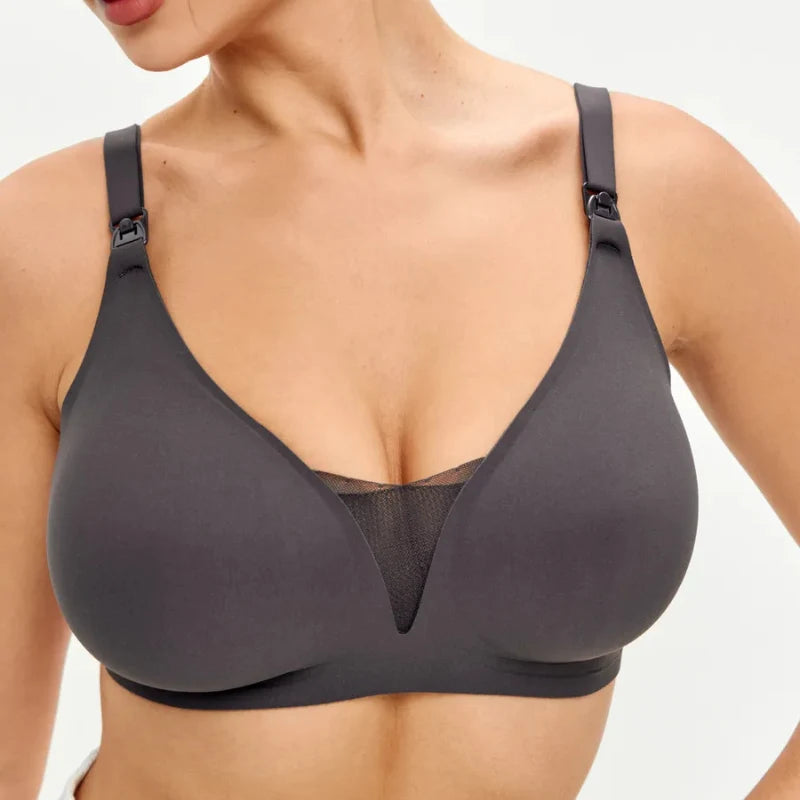 Detalhe do decote em V com tule e sem costura sem costura do soutien para amamentar Serene preto