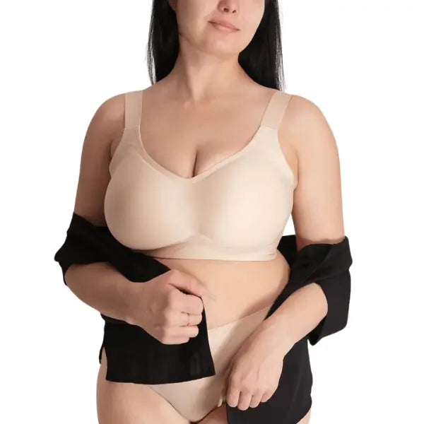 Modelo a usar soutien Sculpt bege redutor sem aro, com corte anatómico e suporte suave.