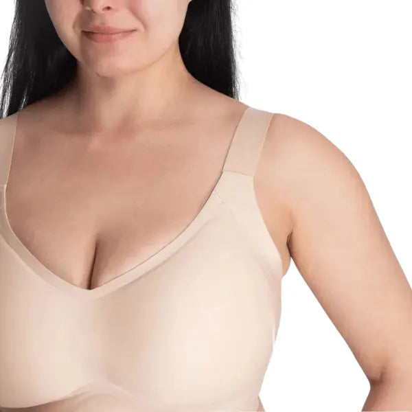 Detalhe frontal do soutien Sculpt bege alças largas, aveludadas e acabamento sem costuras.