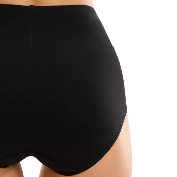 Vista posterior da cueca de algodão preta cintura média com acabamento liso e discreto
