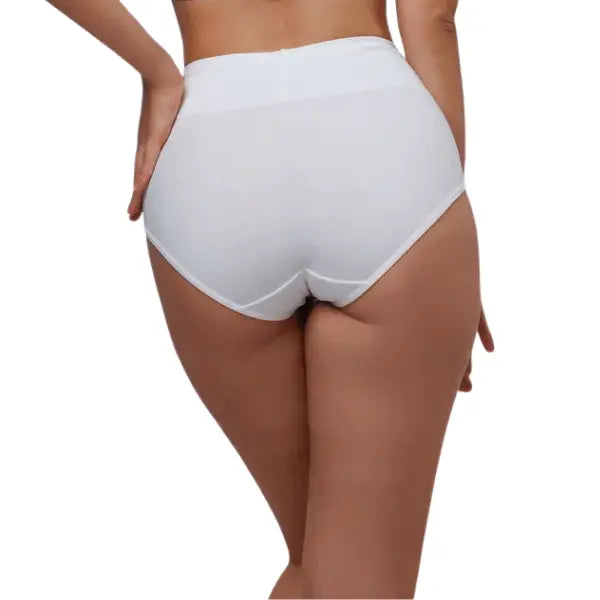 Vista posterior da cueca de algodão branca cintura média com cobertura total