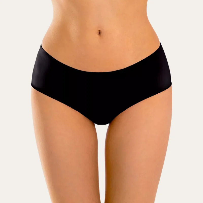 Vista frontal da cueca preta sem costura com acabamento invisível – Le Liss
