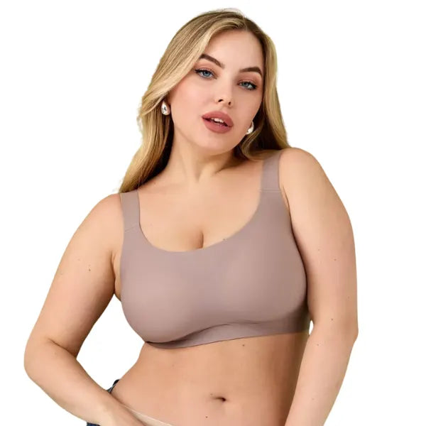 Modelo a usar soutien Aura sem aro nude com corte redondo e alças largas.