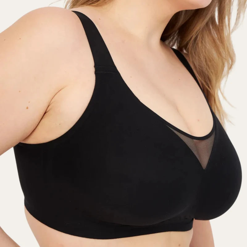 Soutien Nabel Le Liss preto sem aros vista lateral com insert em tule e alças largas em modelo plus size