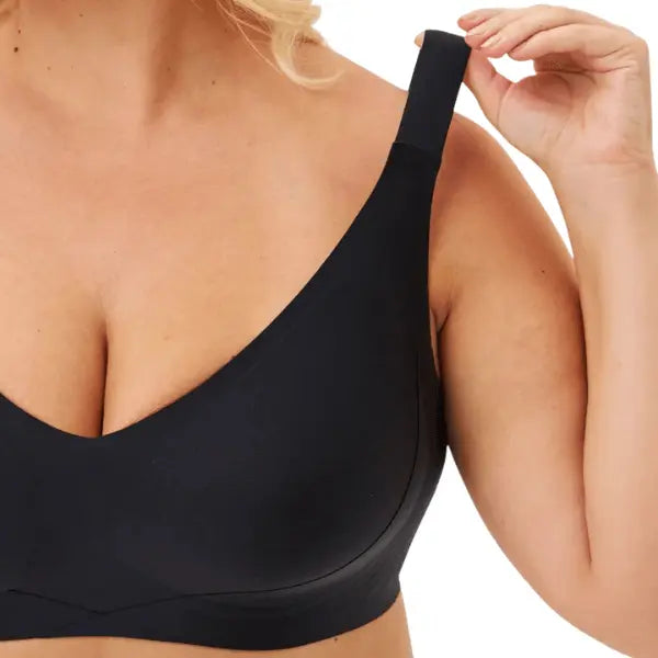 Detalhe do soutien Firm de sustentação preto, mostrando alça larga e tecido suave.