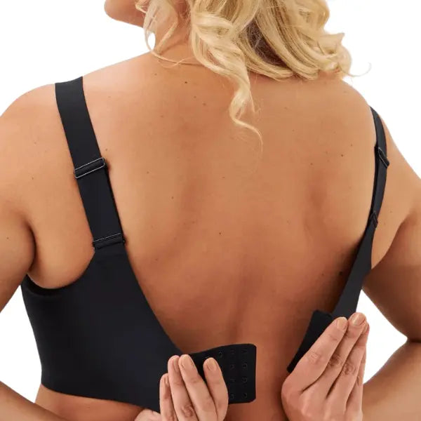Vista posterior do soutien Firm preto com fecho de colchetes ajustável e alças reforçadas.