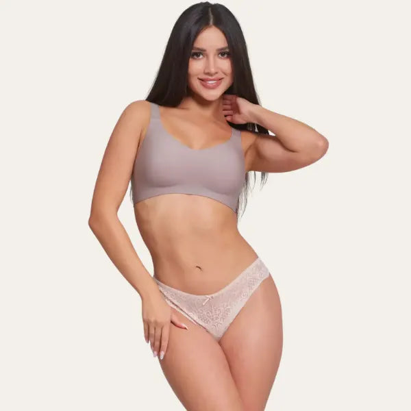 Soutien Grace Palum nude sem aros copa ampla alças largas vista frontal em modelo com conjunto nude
