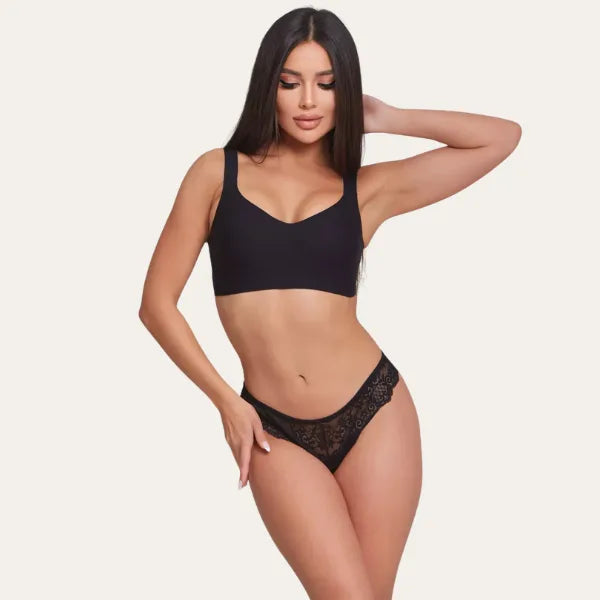 Soutien Grace Palum preto sem aros copa ampla alças largas vista frontal em modelo com conjunto preto