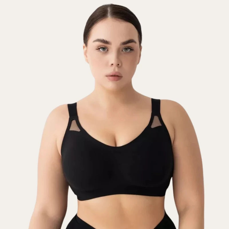 Soutien Pilier Le Liss preto sem aros vista frontal com detalhe em mesh nas alças em modelo plus size