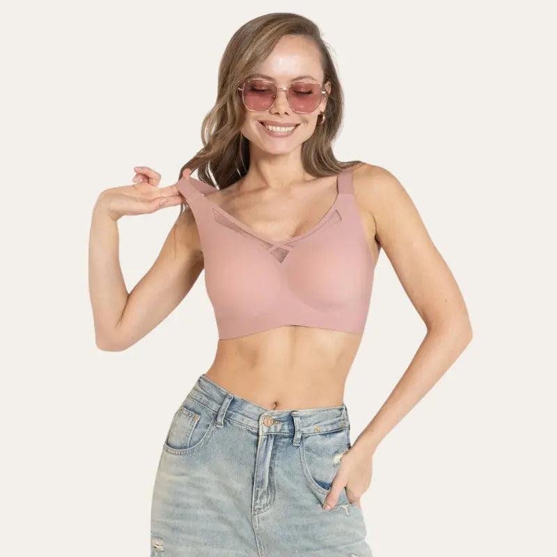 Modelo a vestir o soutien Savia rosé sem aro, com alças largas e ajuste confortável