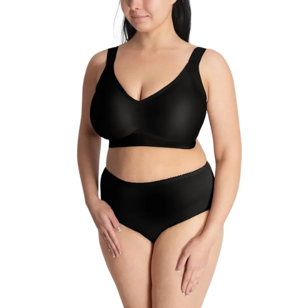 Modelo a usar soutien Sculpt redutor preto sem aro e cueca preta de cintura alta.