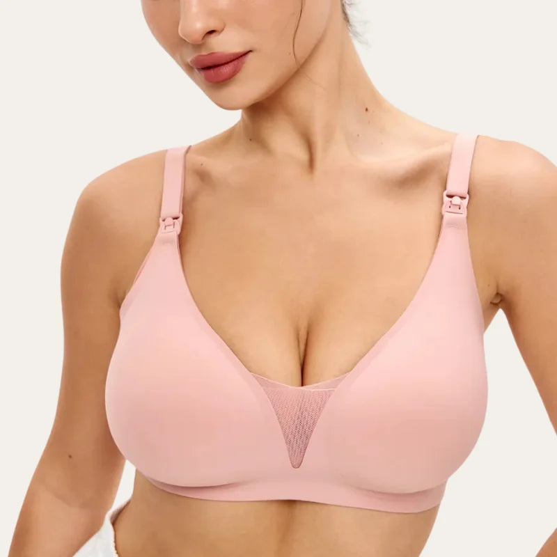 Vista aproximada do soutien para amamentar Serene rosa, destacando o fecho de amamentação nas alças e o ajuste do busto e decote em V.
